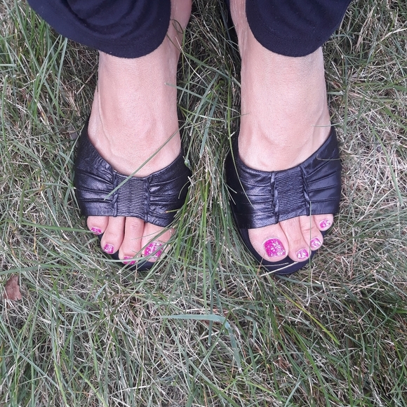 Bandolino Sandals - Picture 2 of 11